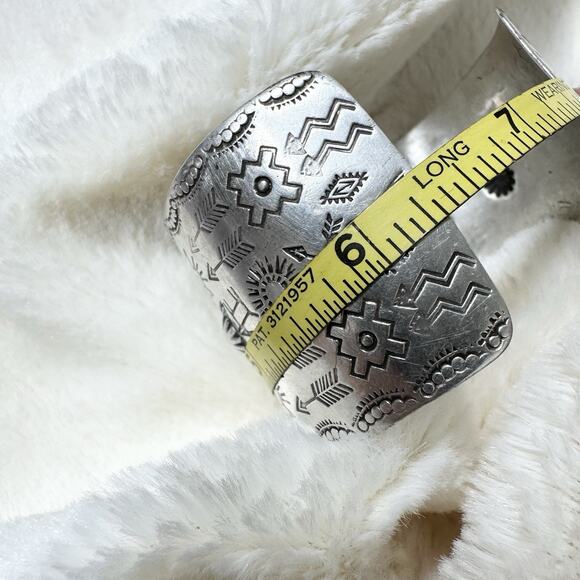Fred Harvey Era Navajo Repousse Stamped Sterling Silver Wide Cuff Bracelet 52g - Picture 8 of 10